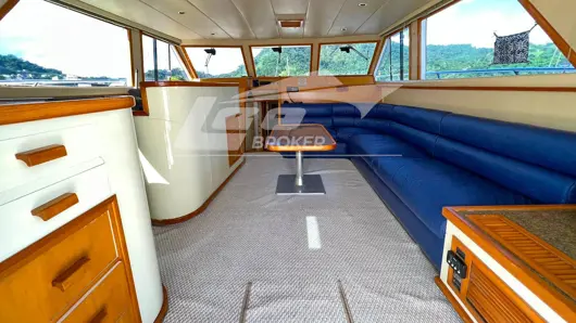 Cockpit TECNOMARINE 440